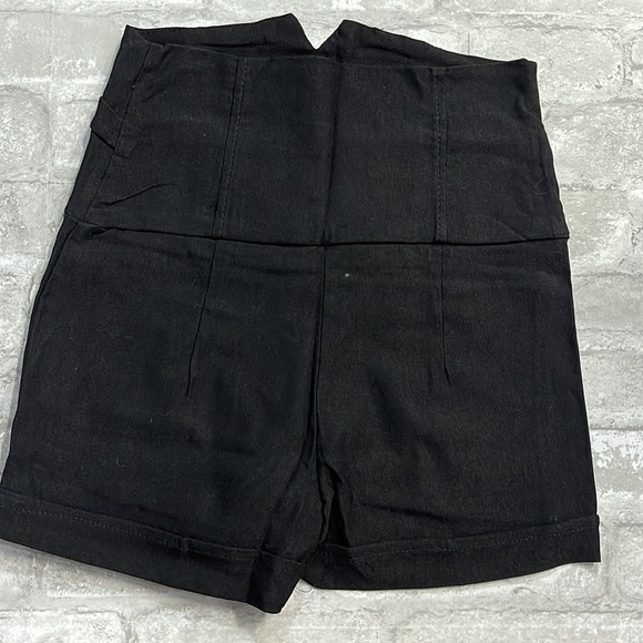 High waisted black shorts. - Picture 2 of 4